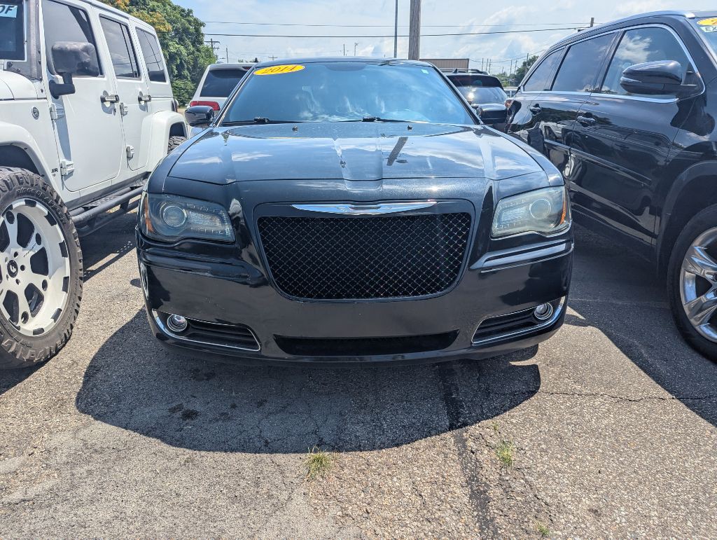 2014 Chrysler 300 Image 2