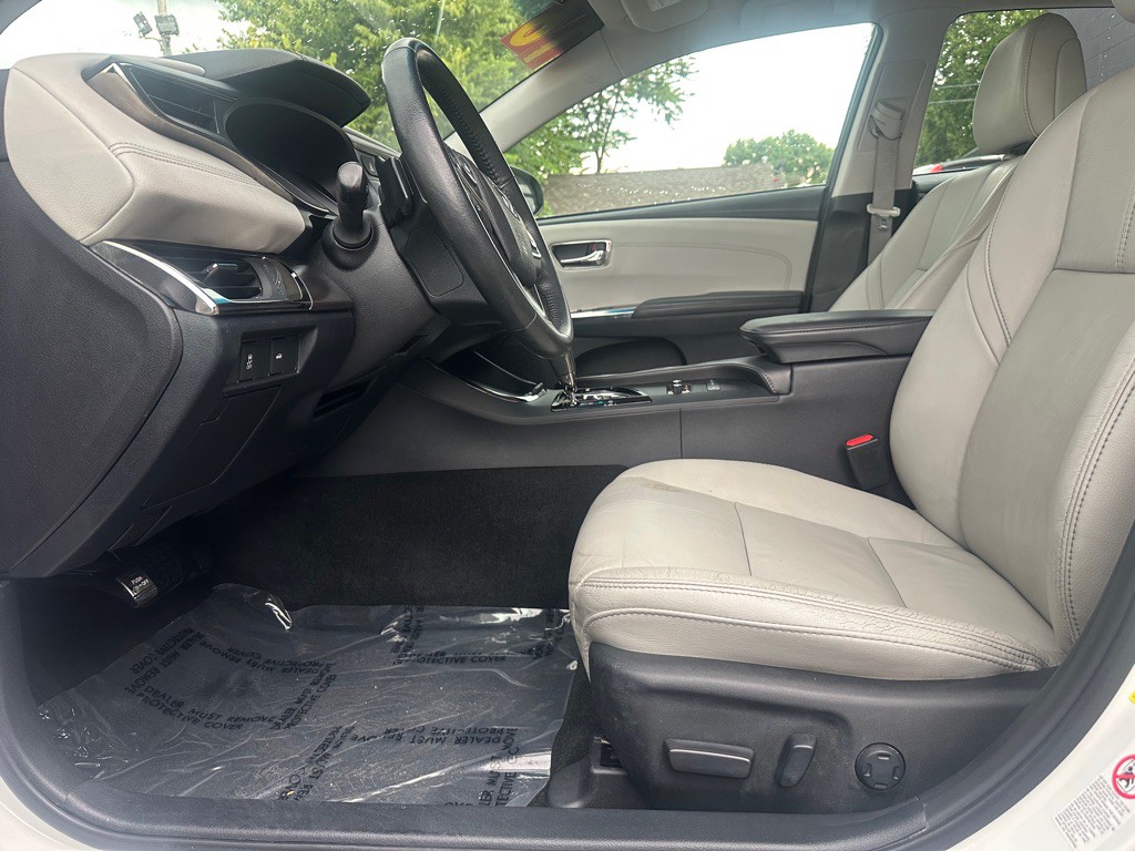 2016 Toyota Avalon Image 2