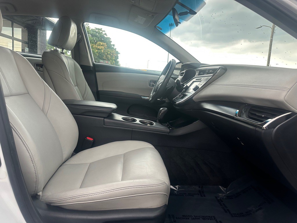 2016 Toyota Avalon Image 6