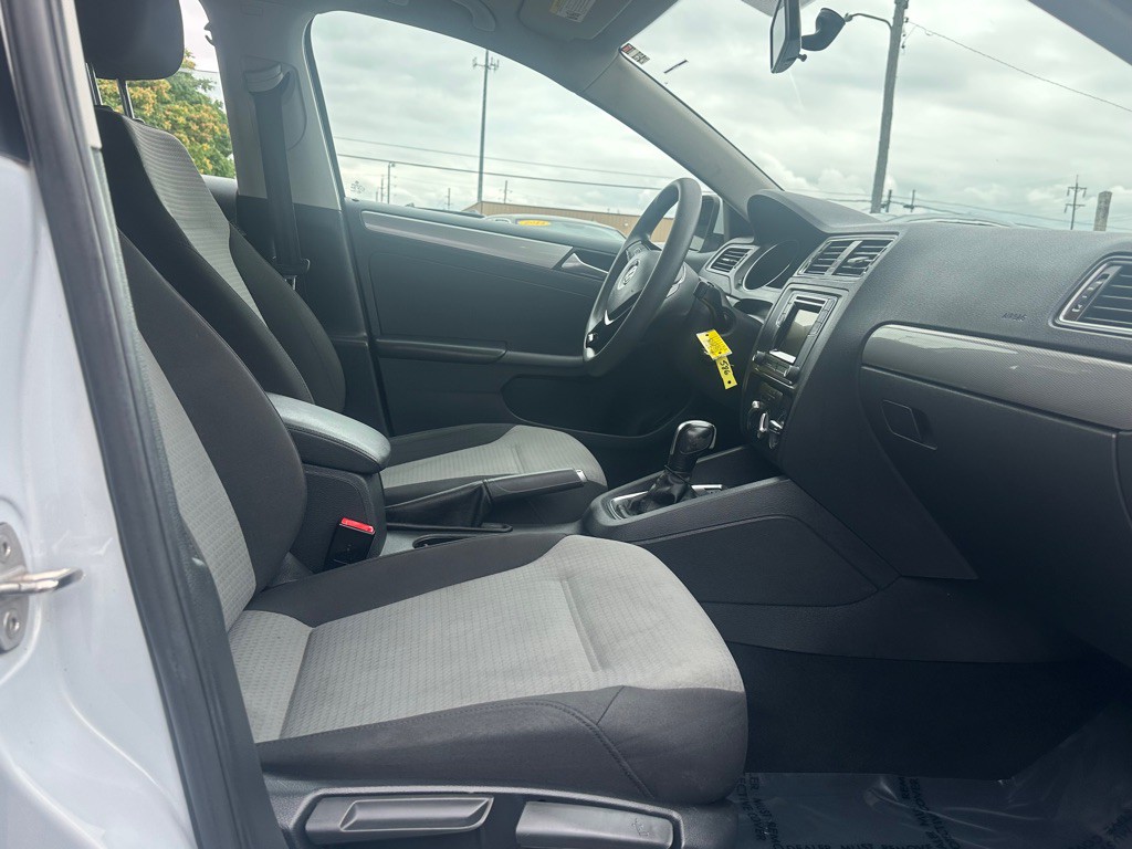 2017 Volkswagen Jetta Image 4