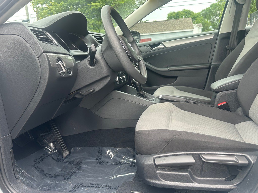2017 Volkswagen Jetta Image 5
