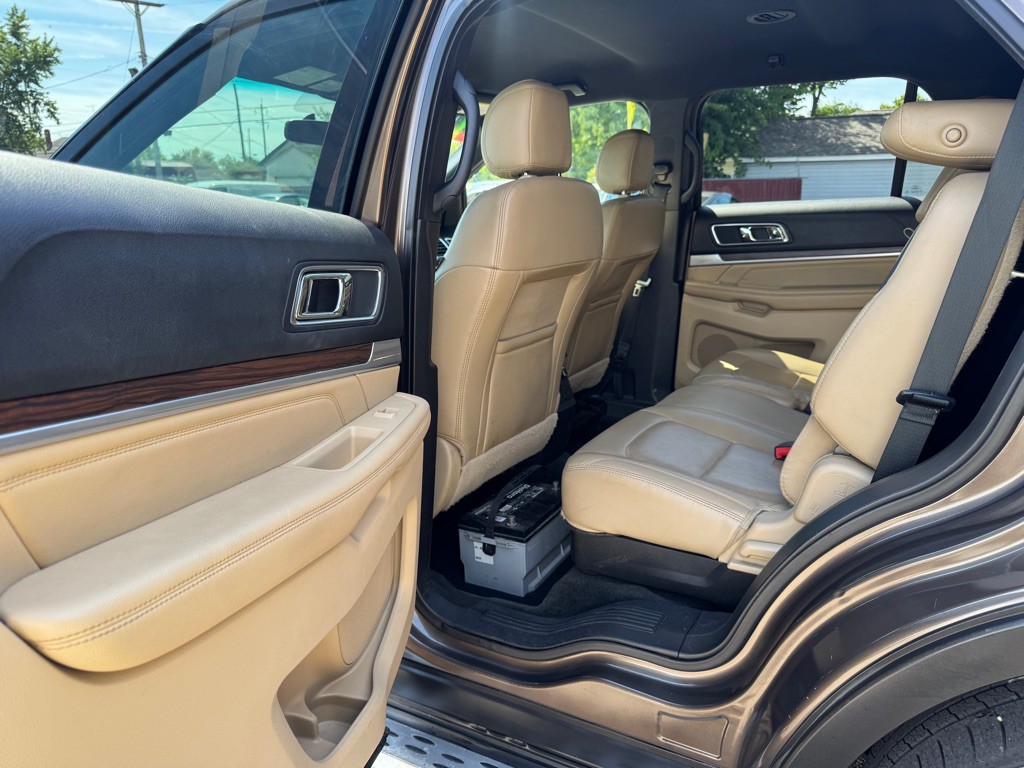 2016 Ford Explorer Image 18