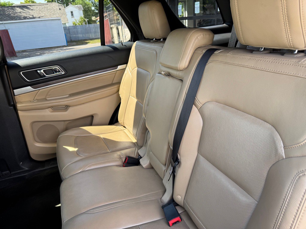 2016 Ford Explorer Image 19