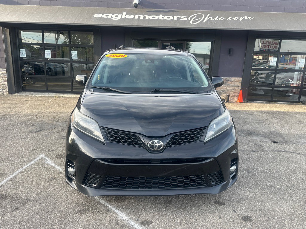 2020 Toyota Sienna Image 1