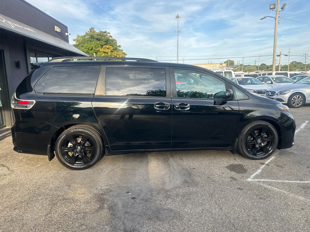 2020 Toyota Sienna Image 3