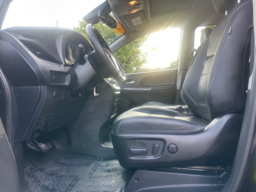 2020 Toyota Sienna Image 5