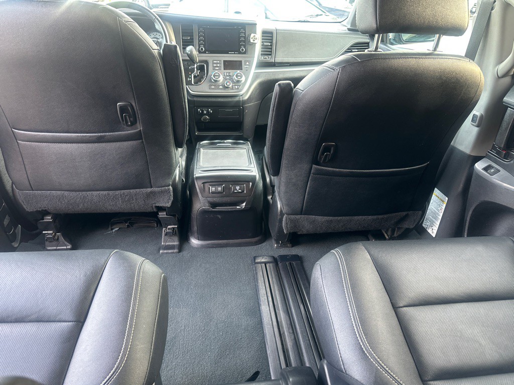 2020 Toyota Sienna Image 6