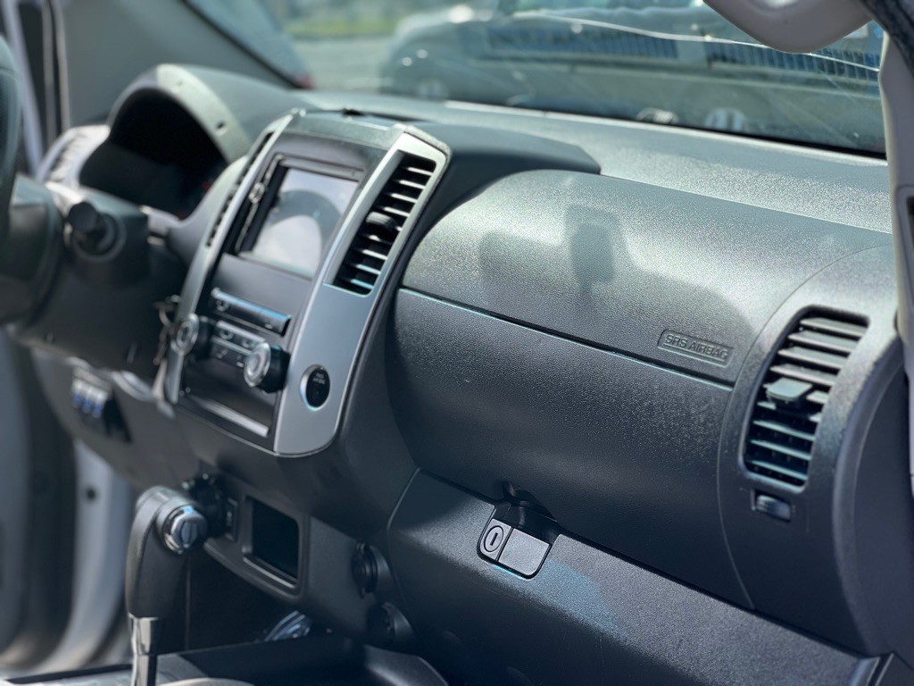 2012 Nissan Frontier Image 2