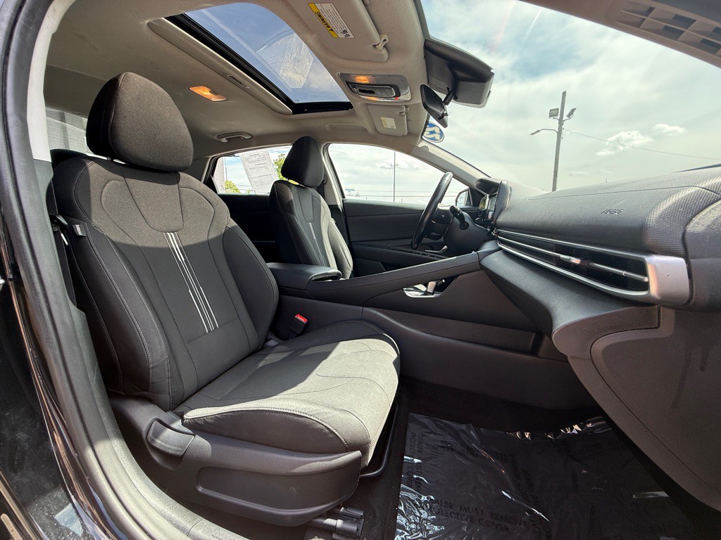 2022 Hyundai Elantra Image 7
