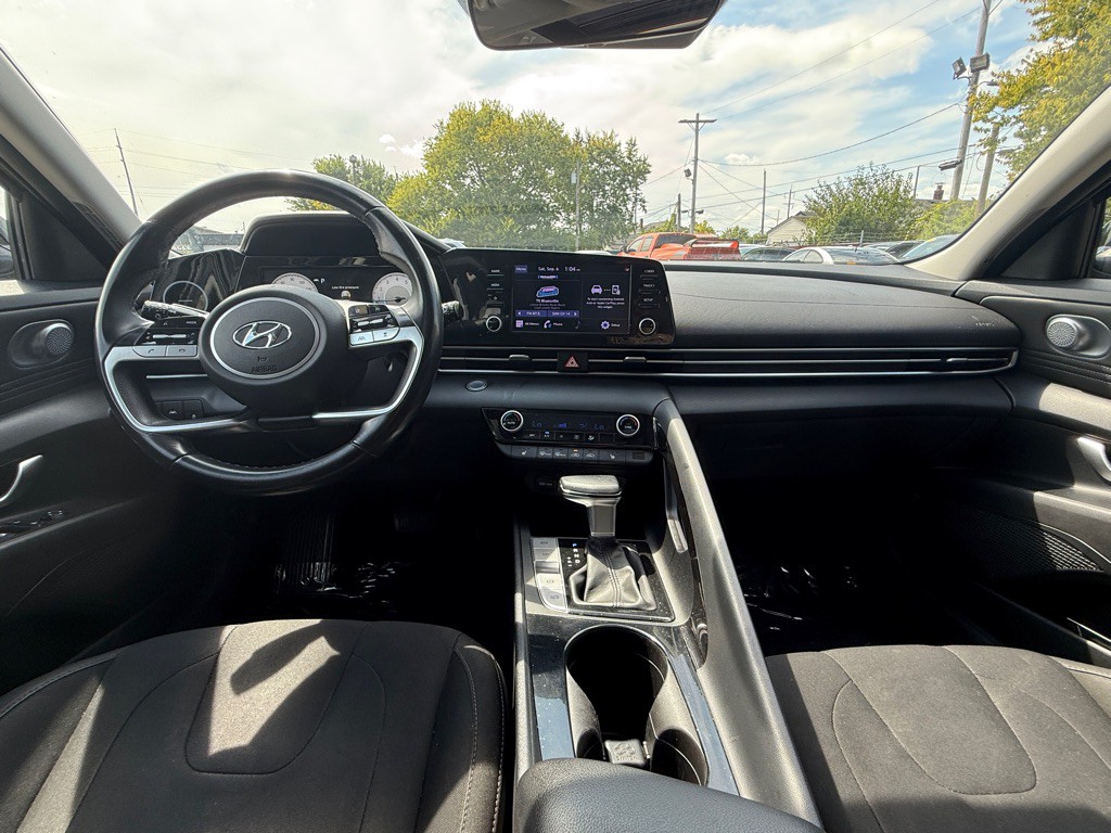 2022 Hyundai Elantra Image 8
