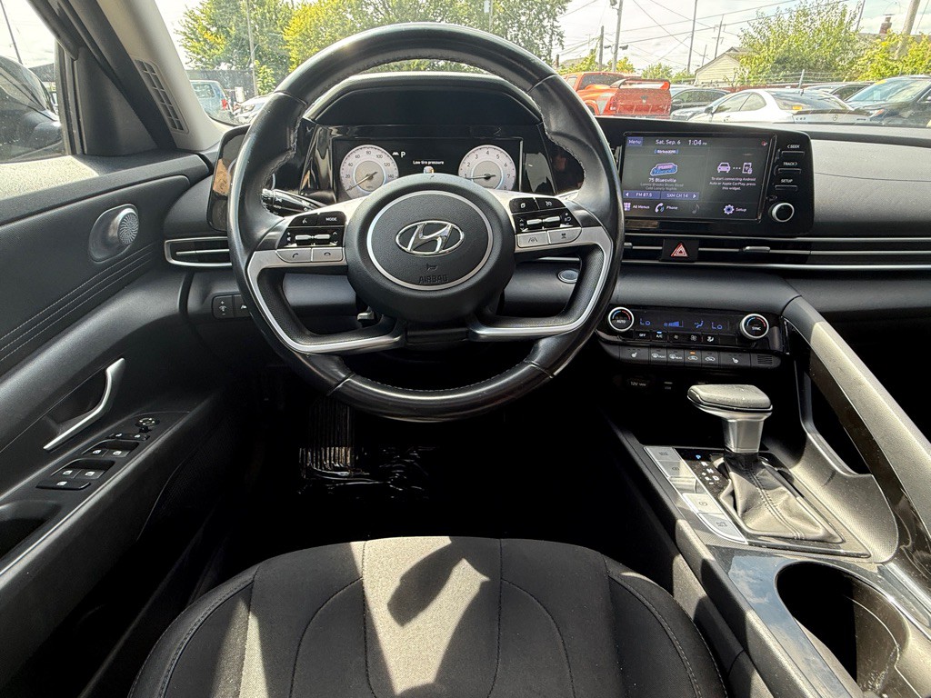 2022 Hyundai Elantra Image 9