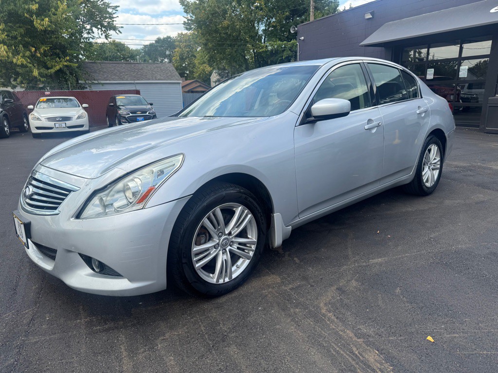 2013 INFINITI G37 Image 2
