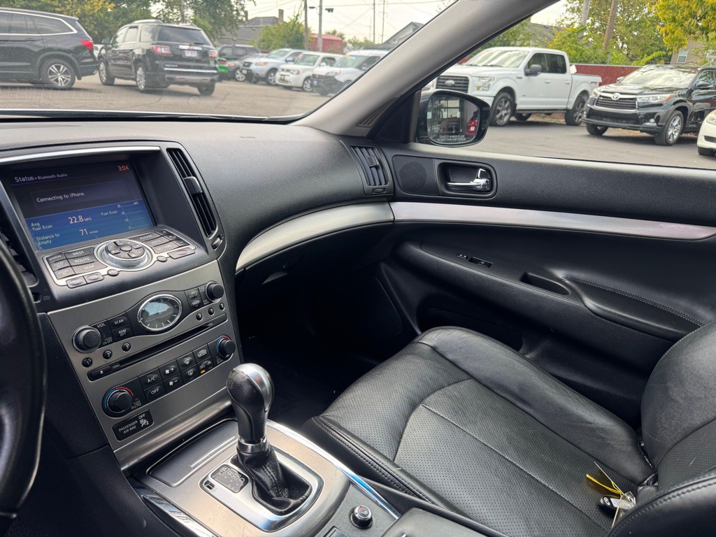 2013 INFINITI G37 Image 9