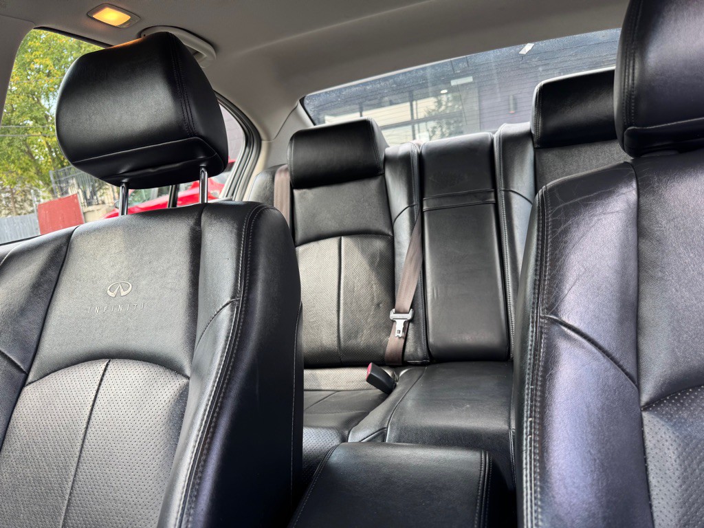 2013 INFINITI G37 Image 11