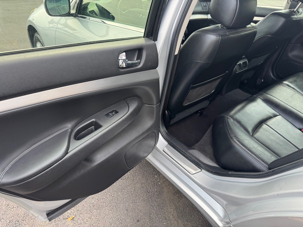 2013 INFINITI G37 Image 12