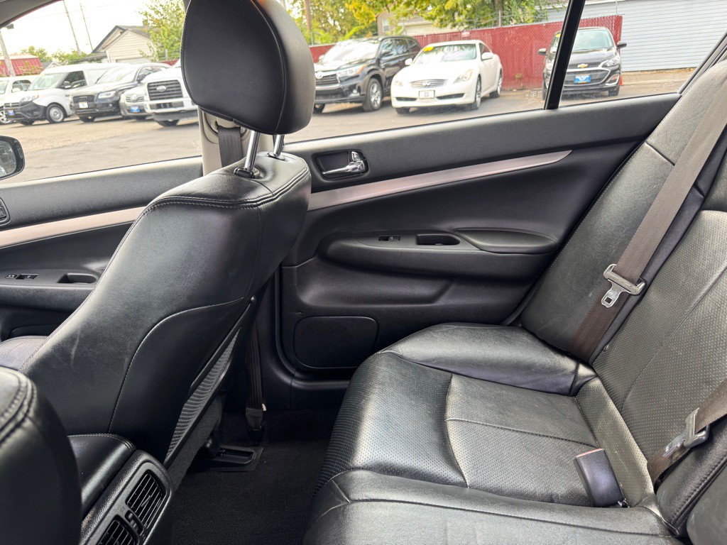 2013 INFINITI G37 Image 15