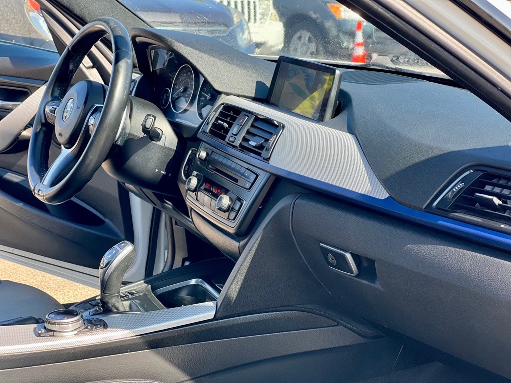2014 BMW 3 Series Image 16