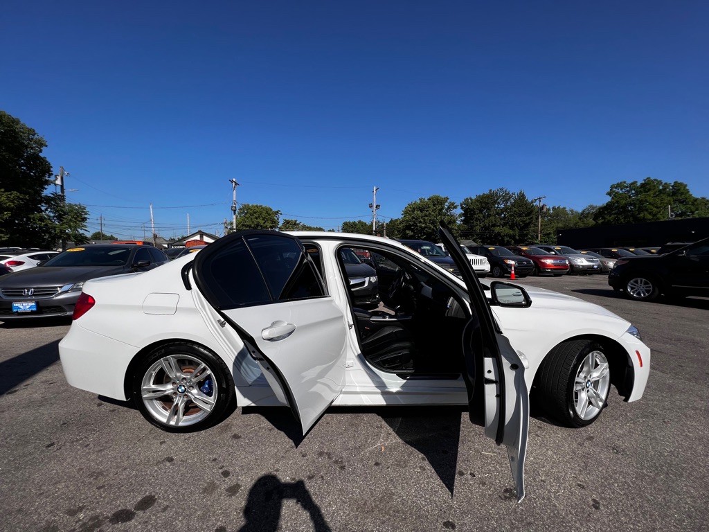 2014 BMW 3 Series Image 20