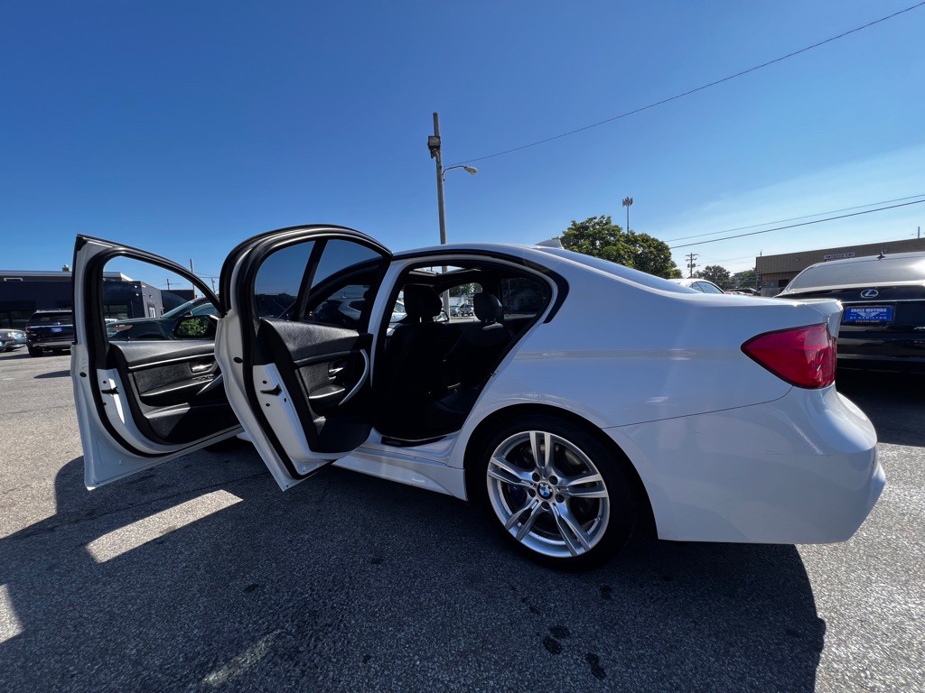 2014 BMW 3 Series Image 27