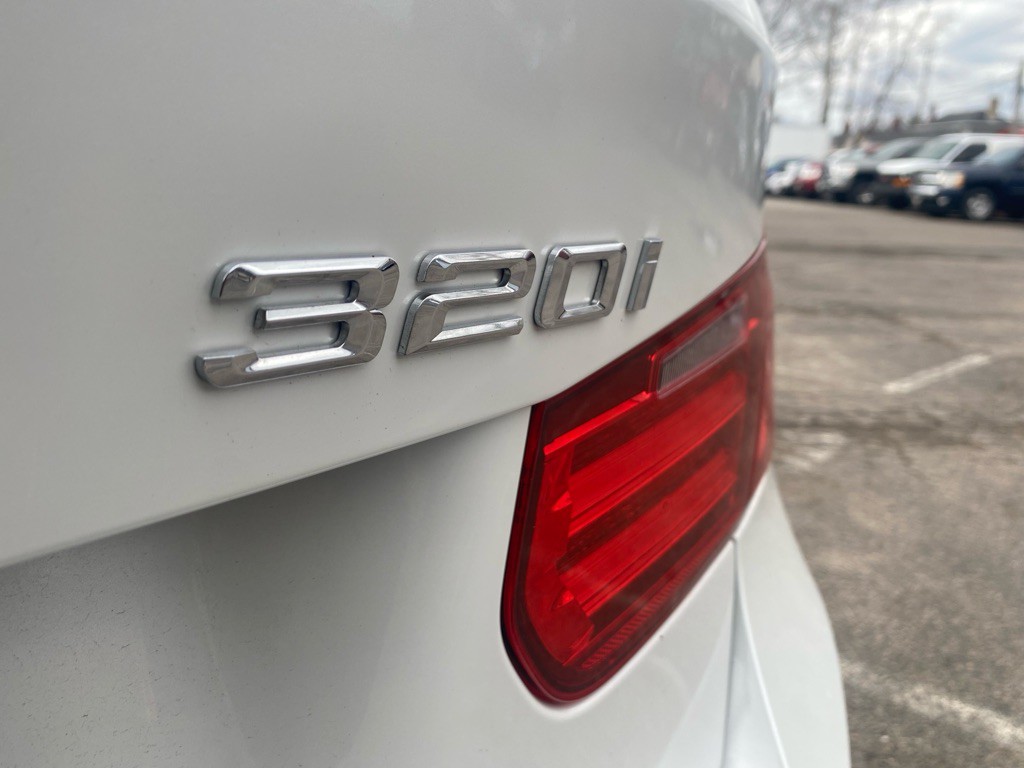 2014 BMW 3 Series Image 11