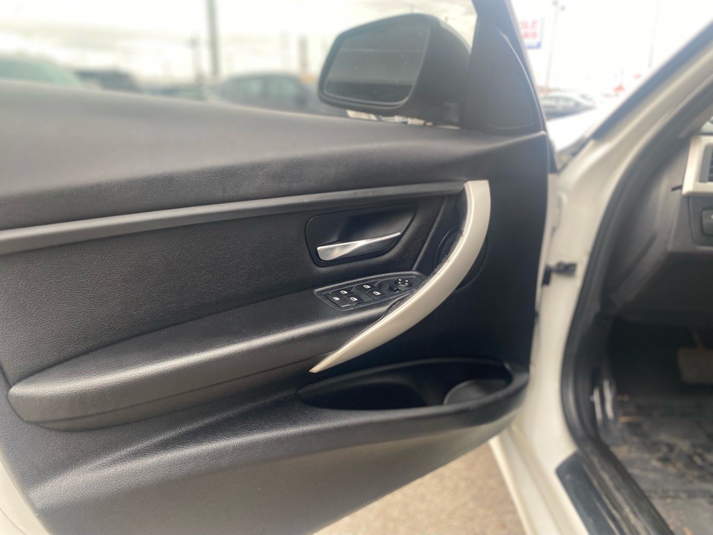 2014 BMW 3 Series Image 14