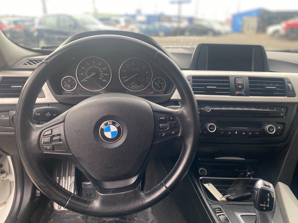 2014 BMW 3 Series Image 16