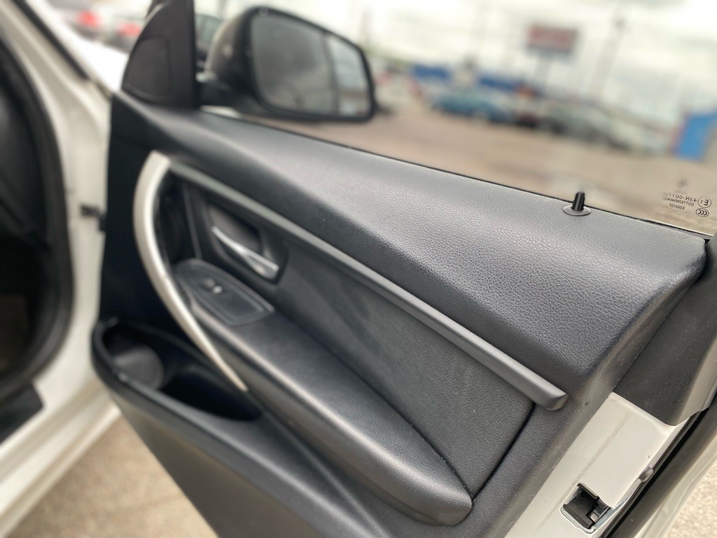 2014 BMW 3 Series Image 19