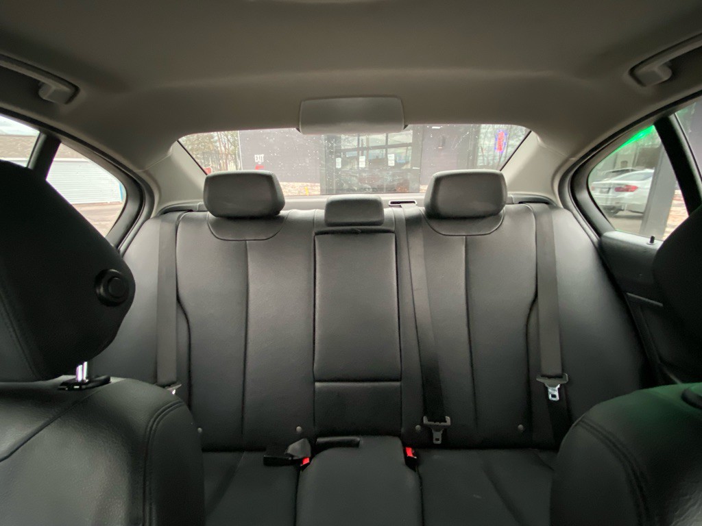 2014 BMW 3 Series Image 21