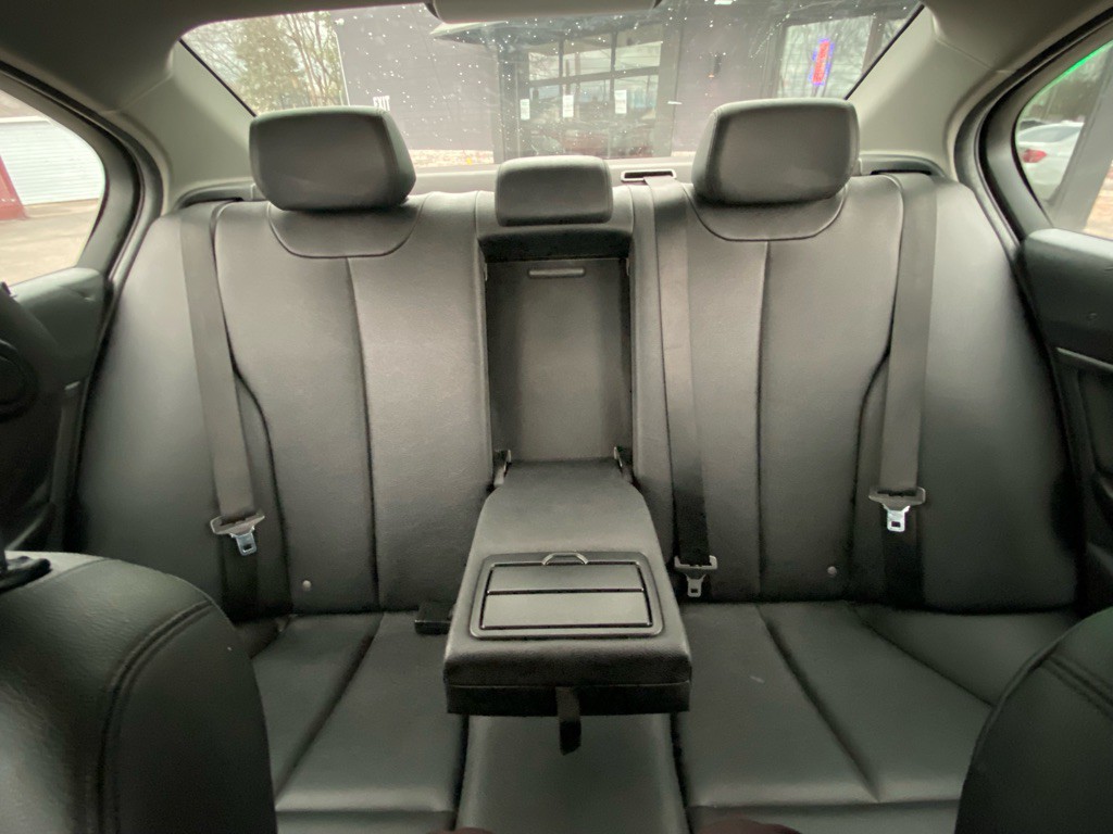 2014 BMW 3 Series Image 22