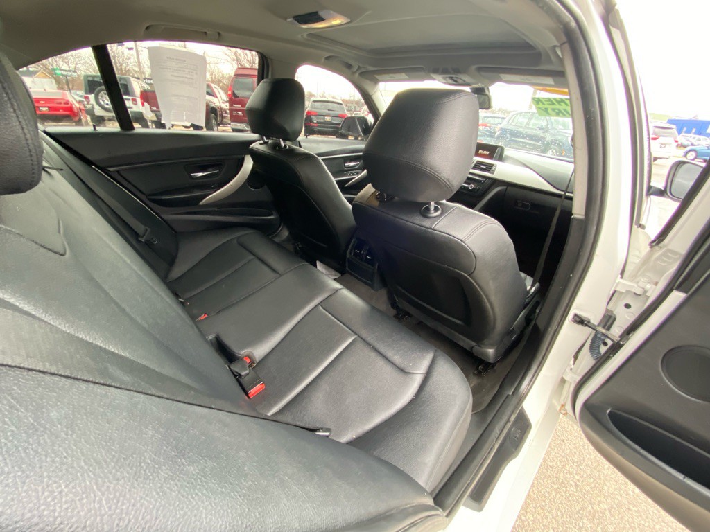 2014 BMW 3 Series Image 24