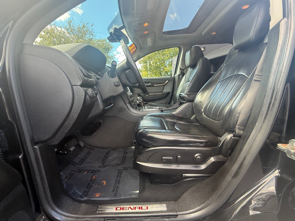 2016 GMC Acadia Image 2