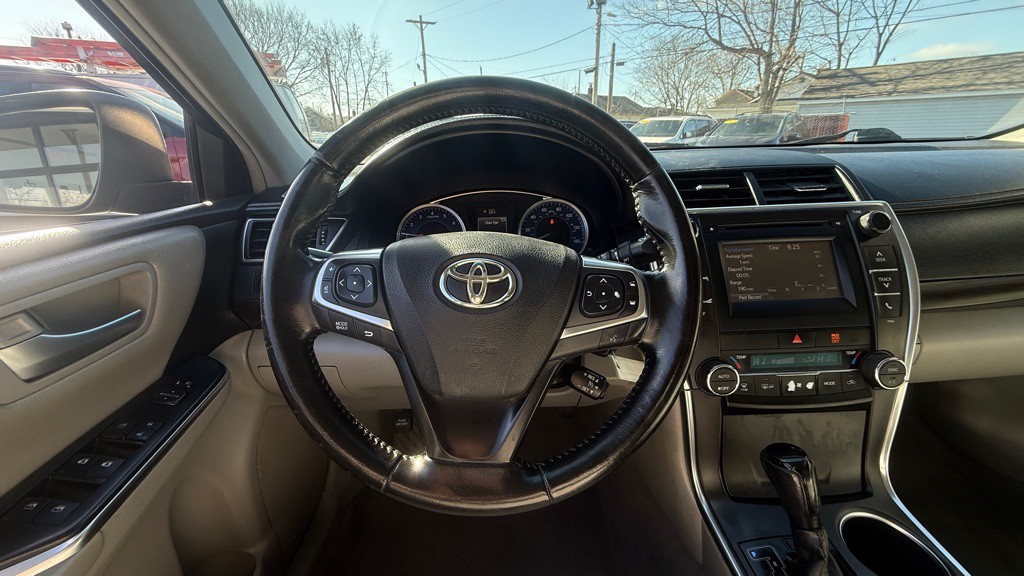2016 Toyota Camry Image 3