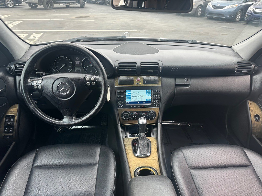 2007 Mercedes-Benz C-Class Image 2