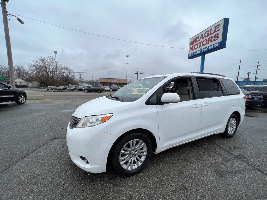 2012 Toyota Sienna Image 6