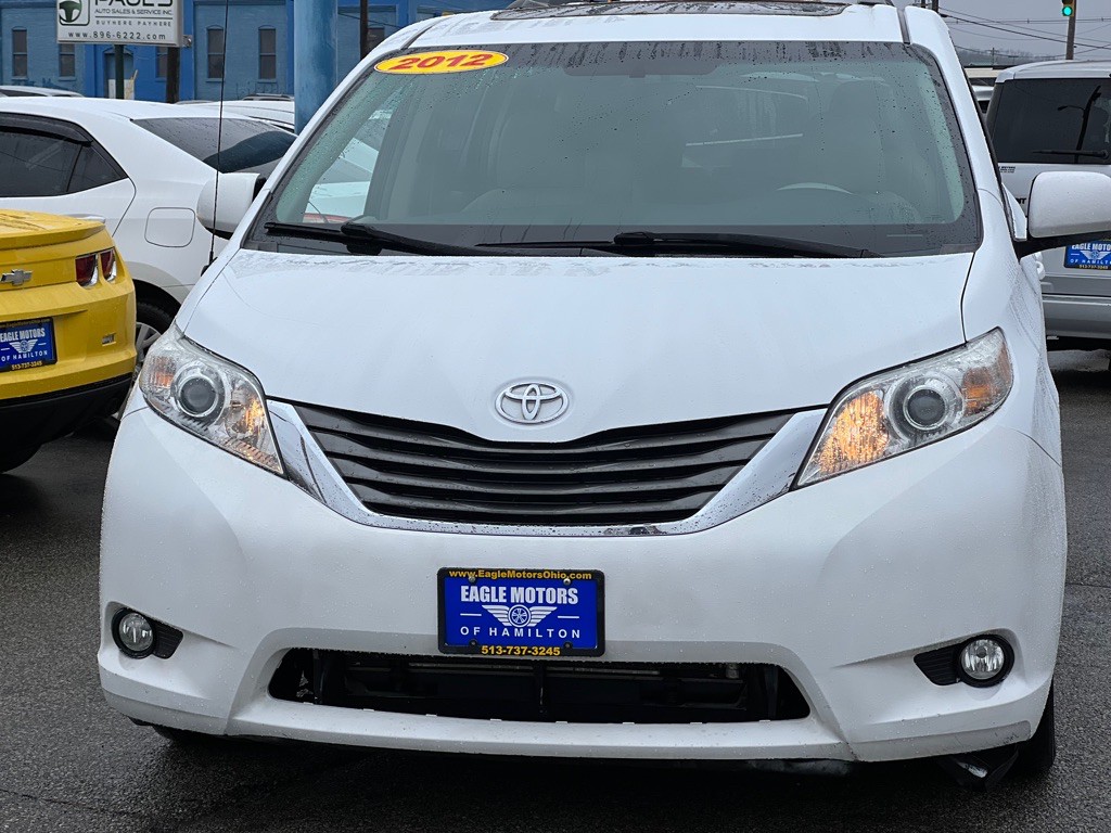 2012 Toyota Sienna Image 7