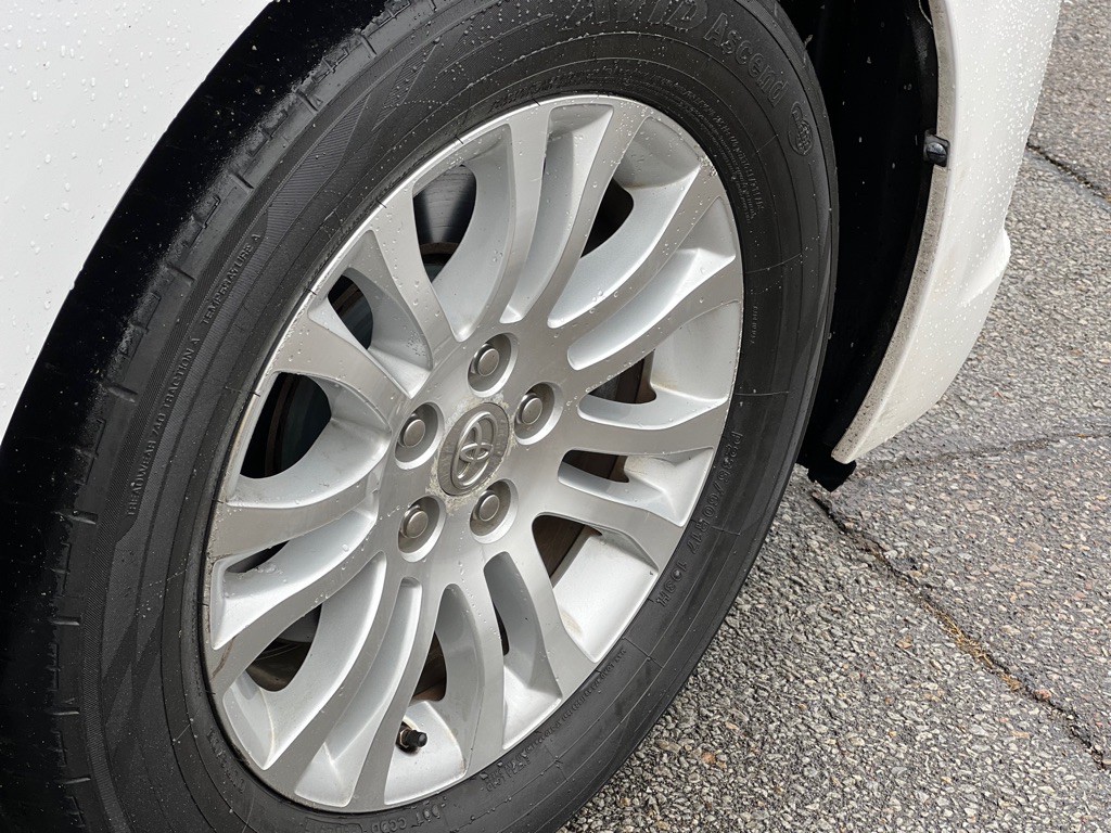 2012 Toyota Sienna Image 9
