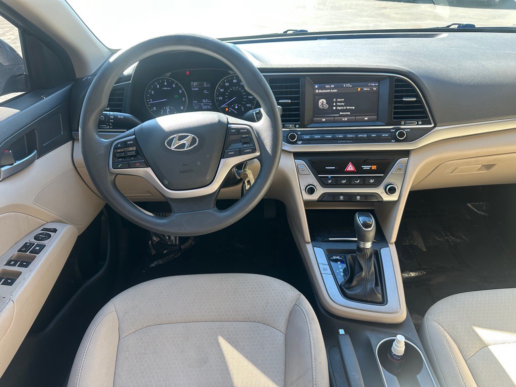 2017 Hyundai Elantra Image 5