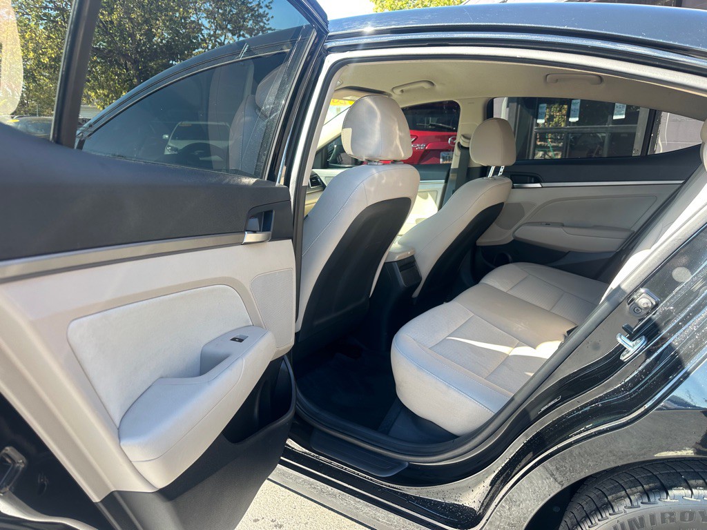 2017 Hyundai Elantra Image 7