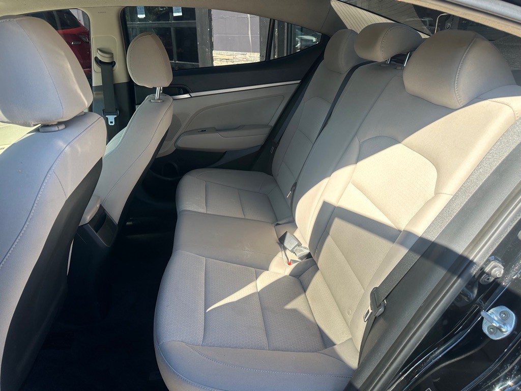 2017 Hyundai Elantra Image 8