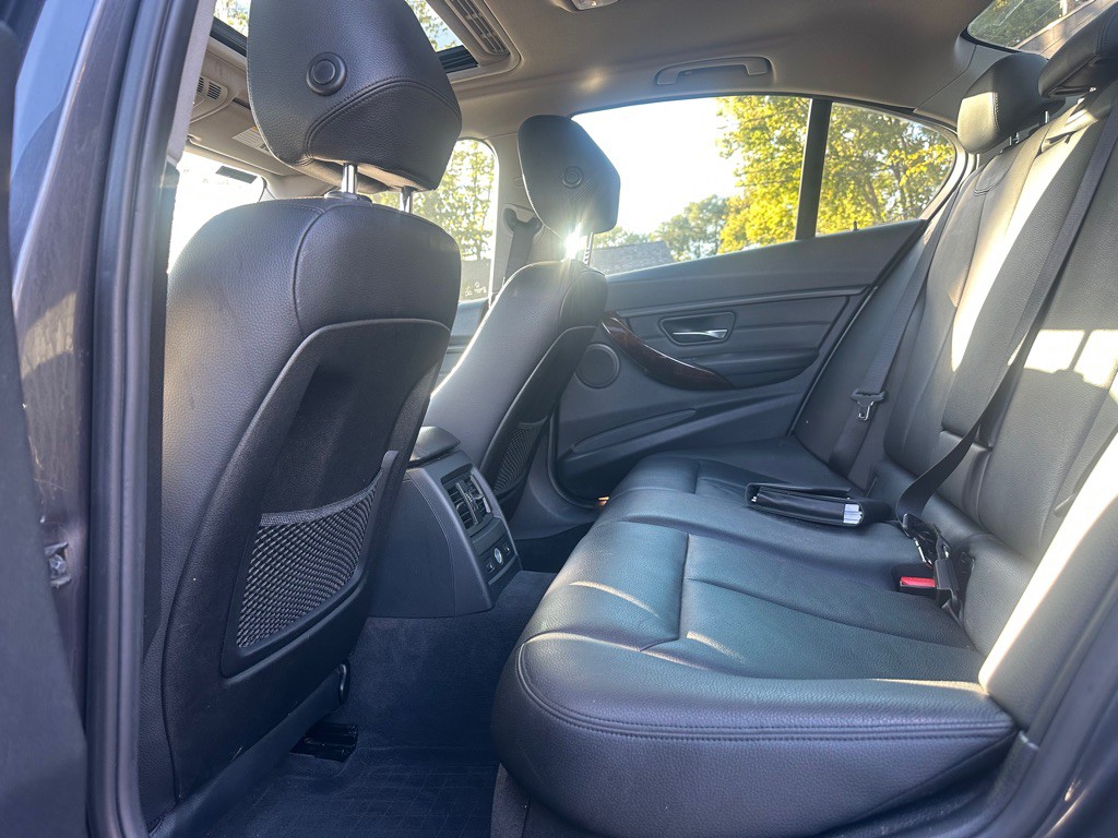 2015 BMW 3 Series Image 5