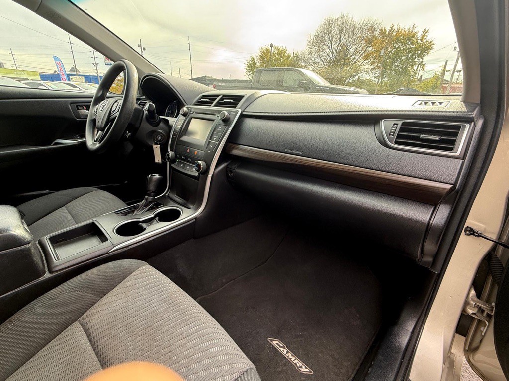 2016 Toyota Camry Image 6