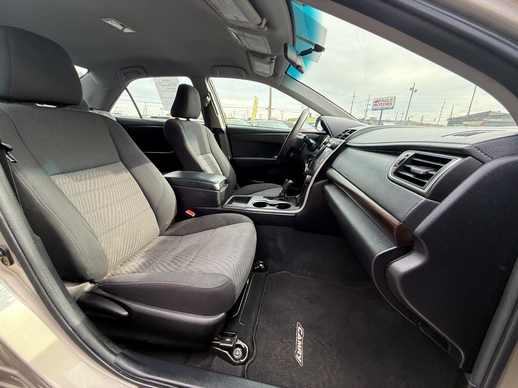 2016 Toyota Camry Image 7