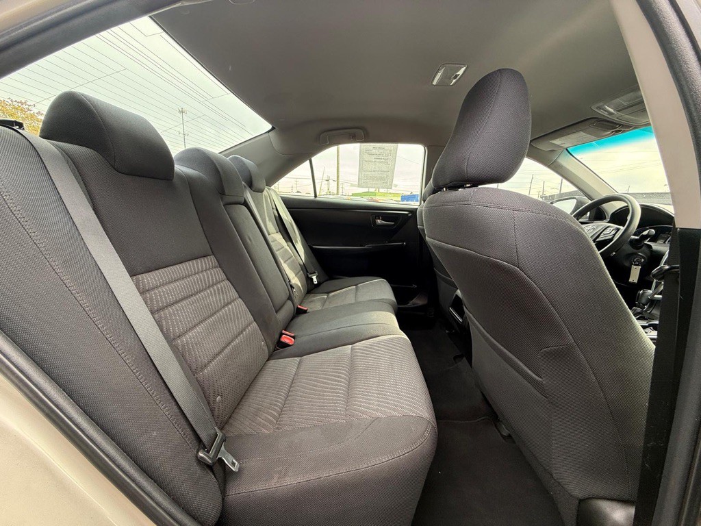2016 Toyota Camry Image 8