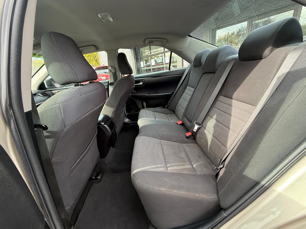 2016 Toyota Camry Image 9