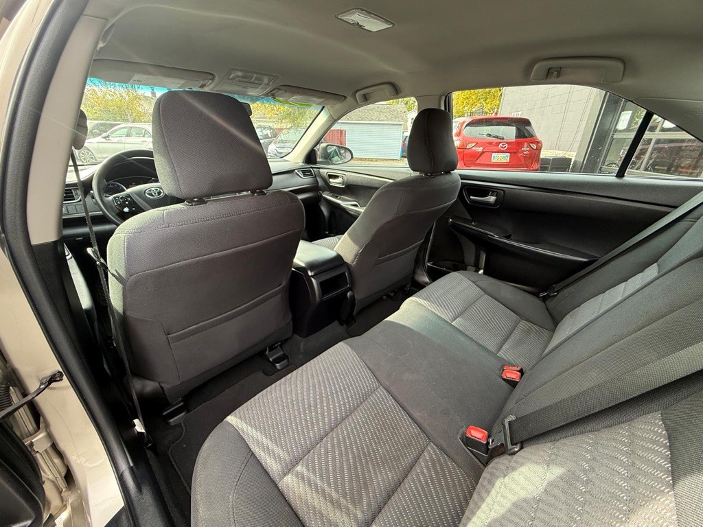 2016 Toyota Camry Image 10