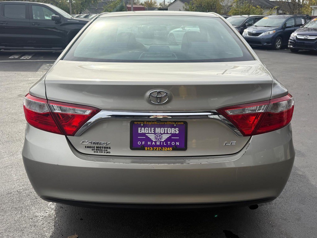 2016 Toyota Camry Image 11