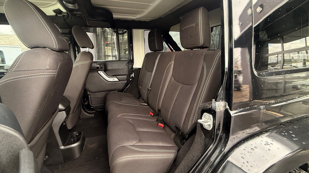 2015 Jeep Wrangler Unlimited Image 2