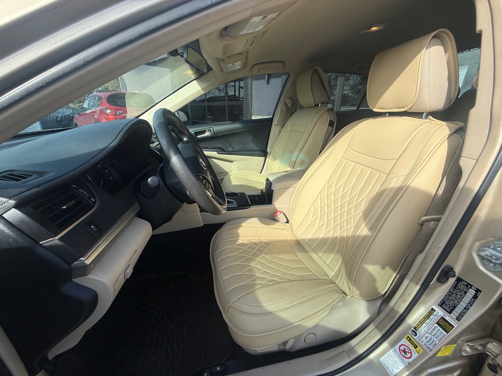 2012 Toyota Camry Image 2