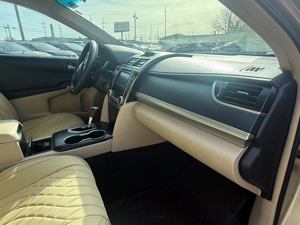 2012 Toyota Camry Image 5