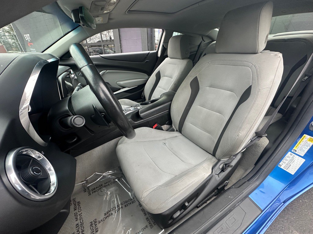 2017 Chevrolet Camaro Image 2